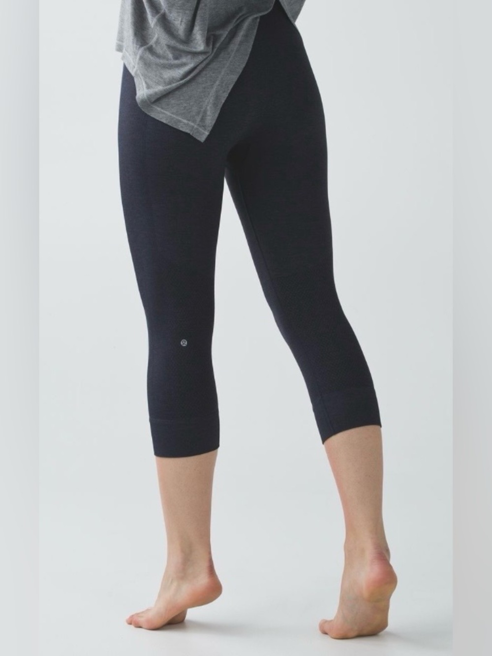 Lululemon Seamless Street Crop Capri Leggings Dark Navy Size 8 - Picture 2 of 9